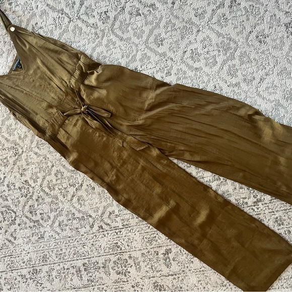 Banana republic khaki jumpsuit. - Picture 4 of 4
